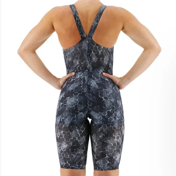 NWT: TYR Women's Avictor 2.0 Swimsuit in Black and Gray, Open Back - Picture 7 of 9